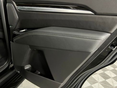 Used 2025 Cadillac Escalade Premium Luxury image 33