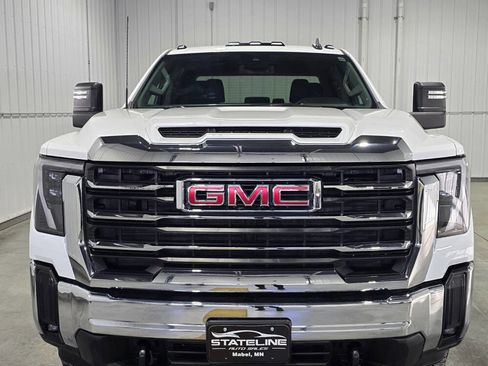 Used 2024 GMC Sierra 3500 SLE image 3