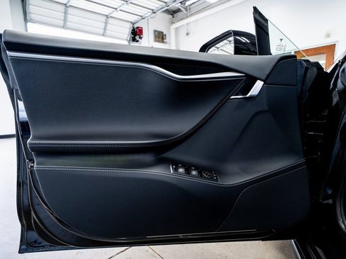 Used 2019 Tesla Model S AWD image 30