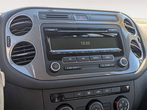 Used 2014 Volkswagen Tiguan S image 16