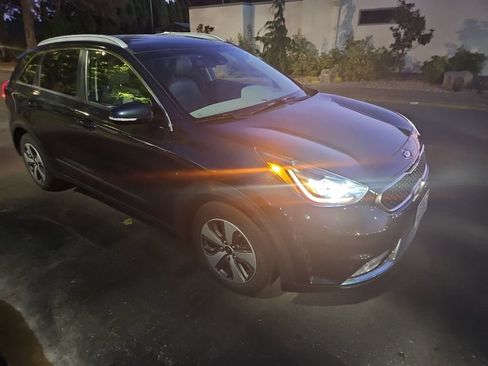 Used 2018 Kia Niro EX Premium FWD image 7