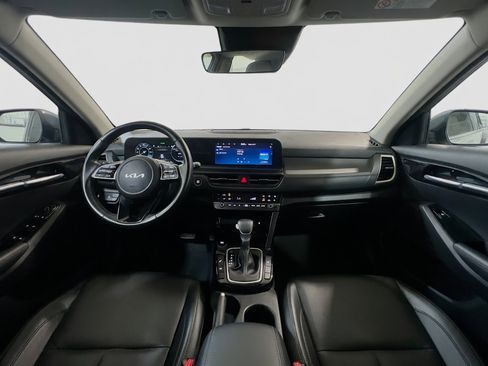 Used 2024 Kia Seltos EX FWD image 16