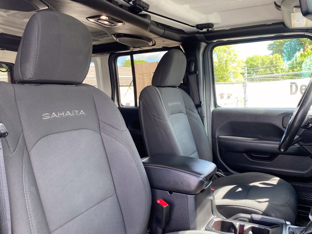 Used 2020 Jeep Wrangler Unlimited Sahara w/ Dual Top Group AWD/4WD image 18