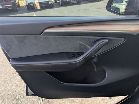Used 2023 Tesla Model Y Performance image 11