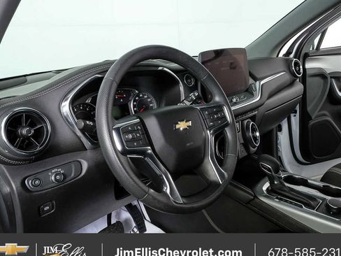 Used 2025 Chevrolet Blazer LT image 4