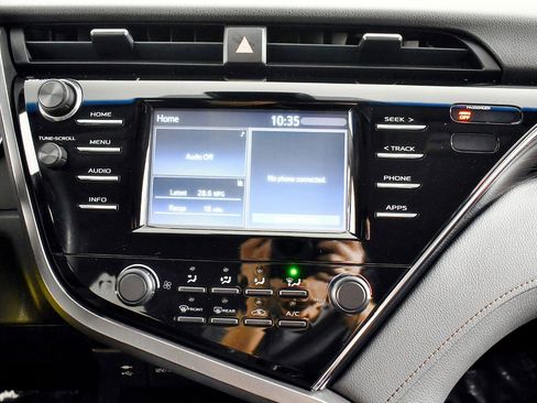 Used 2018 Toyota Camry LE image 35