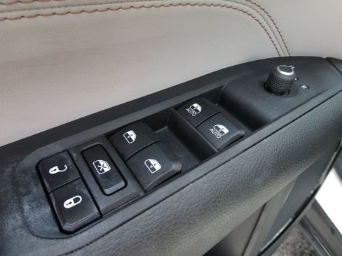 Used 2022 Jeep Compass Limited AWD/4WD image 23