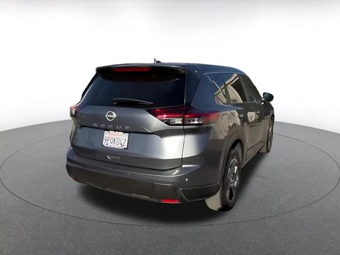 Used 2025 Nissan Rogue SV image 14