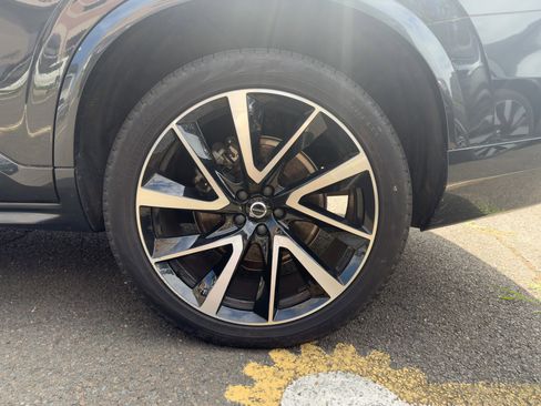 Certified 2022 Volvo XC90 T6 Momentum w/ Advanced Package image 10