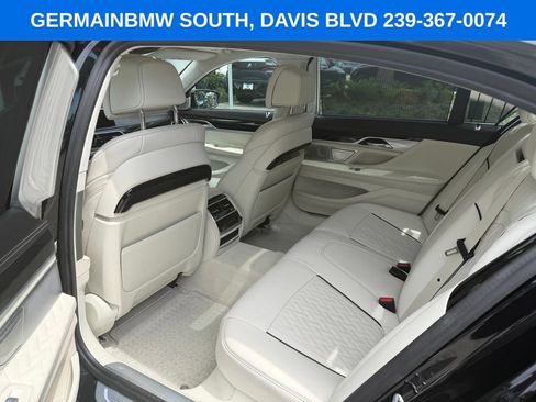 Used 2022 BMW ALPINA B7 xDrive AWD/4WD image 30