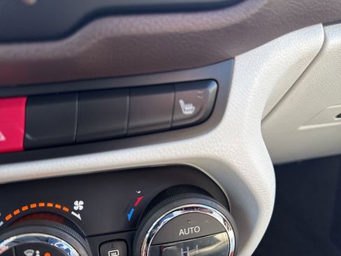 Used 2015 Jeep Renegade Limited image 21