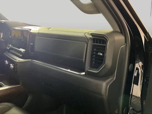 Used 2023 GMC Sierra 1500 SLT AWD/4WD image 17