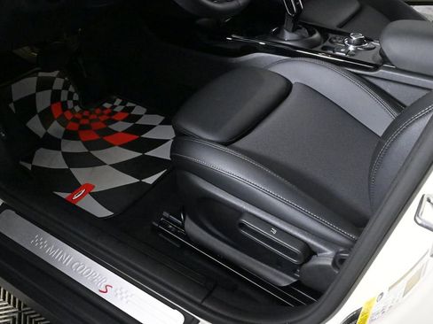 Used 2022 MINI Cooper Clubman S w/ Driver Assistance Package image 26