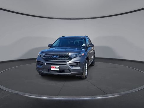 Certified 2023 Ford Explorer XLT image 3