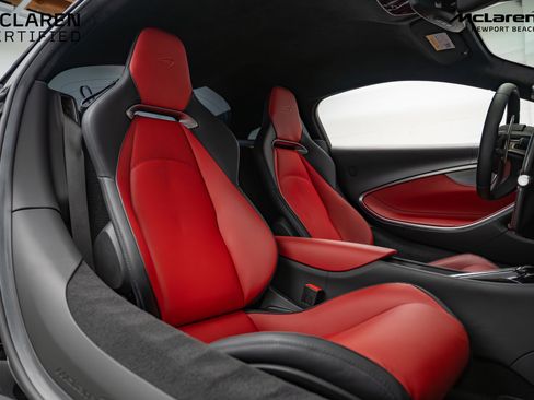 Used 2024 McLaren Artura image 24