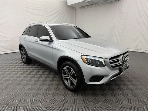 Used 2017 Mercedes-Benz GLC 300 4MATIC image 3