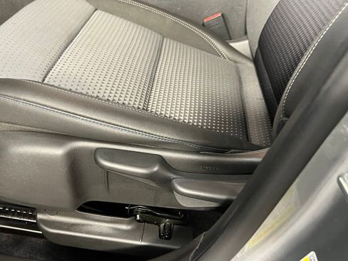 Used 2025 Chevrolet Trax LT w/ LT Convenience Package image 24