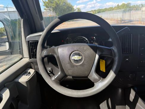 Used 2016 Chevrolet Express 2500 image 25