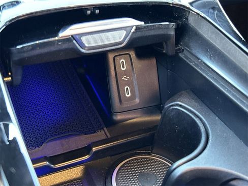 Used 2025 Mercedes-Benz GLC 300 4MATIC image 25