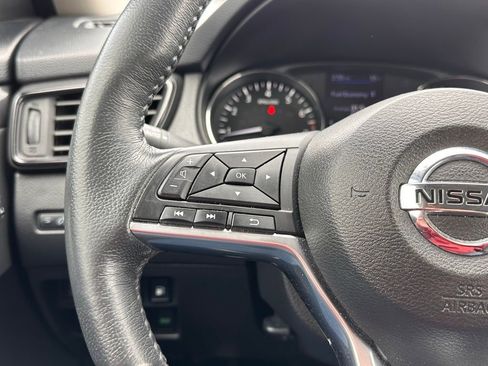 Used 2018 Nissan Rogue SV w/ Premium Package FWD image 27