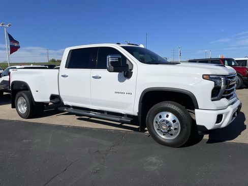 Used 2024 Chevrolet Silverado 3500 LTZ w/ LTZ Plus Package image 2