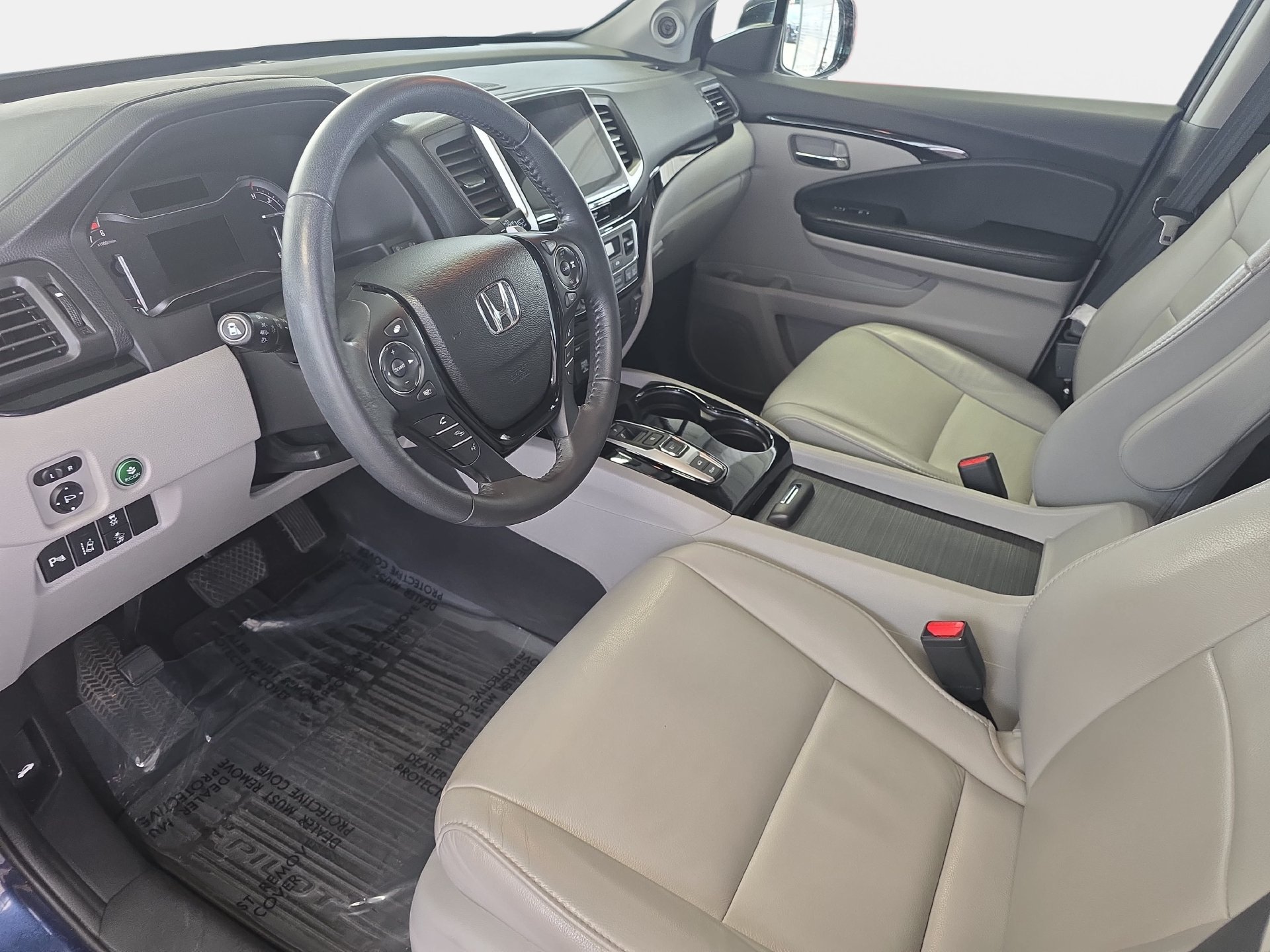 Used 2018 Honda Pilot Touring image 16