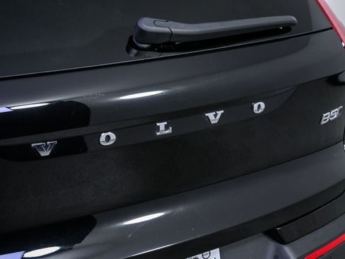 Certified 2025 Volvo XC40 B5 Plus image 37