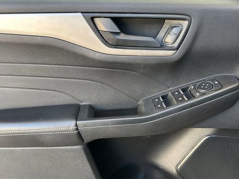 Used 2022 Ford Escape SE w/ SE Sport Appearance Package image 13