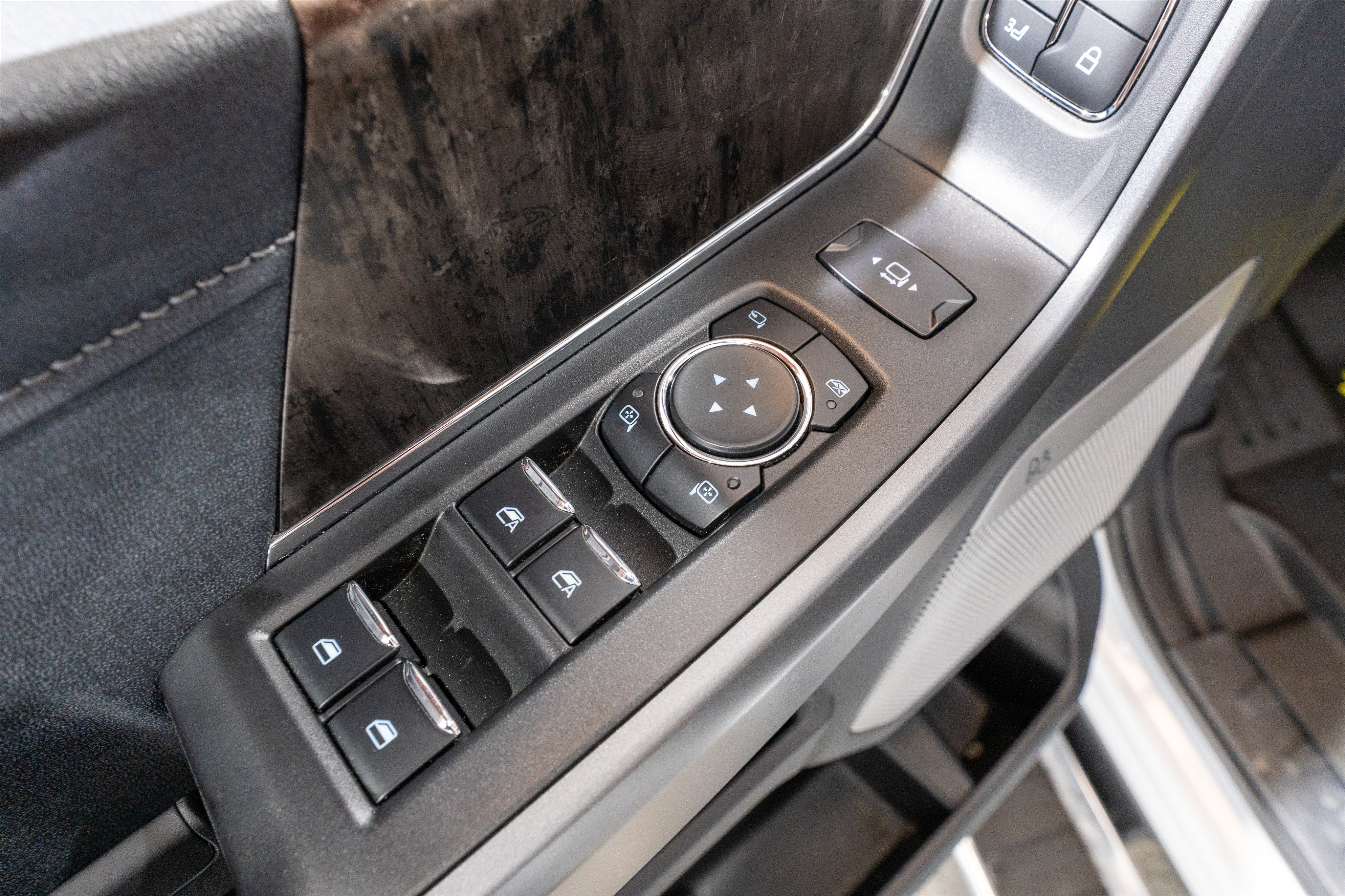 Used 2025 Ford F250 Lariat AWD/4WD image 17