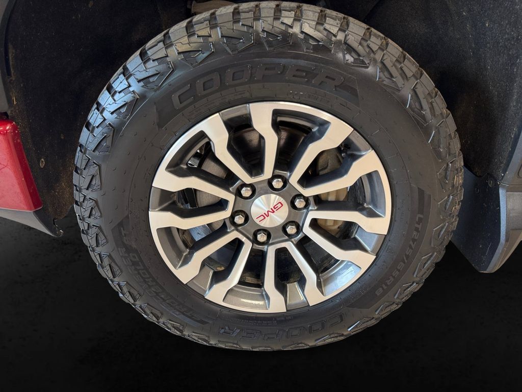 Used 2022 GMC Sierra 1500 AT4 AWD/4WD image 9