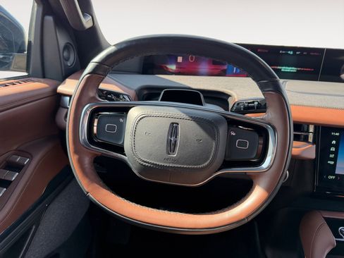 Certified 2025 Lincoln Navigator Reserve image 12