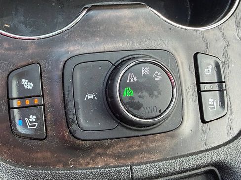 Used 2020 GMC Acadia Denali w/ Technology Package AWD/4WD image 23