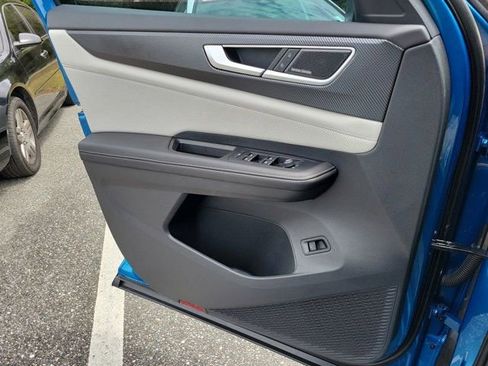 Used 2025 Volkswagen Atlas Cross Sport SEL Premium R-Line image 35