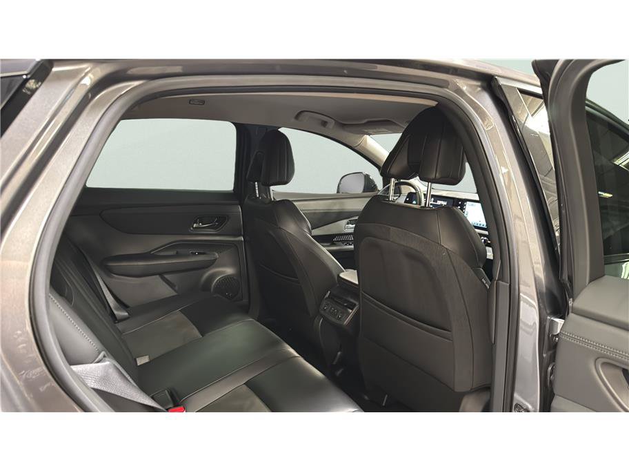Used 2024 Nissan Ariya AWD image 23