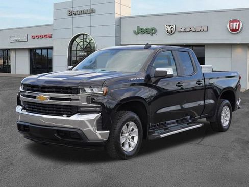 Used 2020 Chevrolet Silverado 1500 LT AWD/4WD image 3