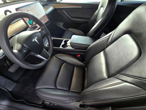 Used 2024 Tesla Model Y Long Range image 18