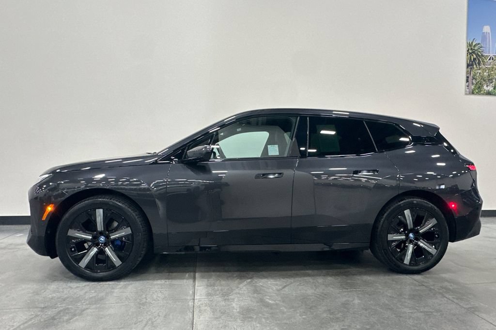 Used 2024 BMW iX xDrive50 w/ Sport Package AWD/4WD image 7