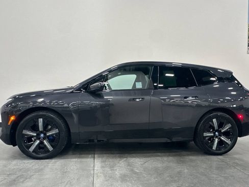 Used 2024 BMW iX xDrive50 w/ Sport Package AWD/4WD image 7