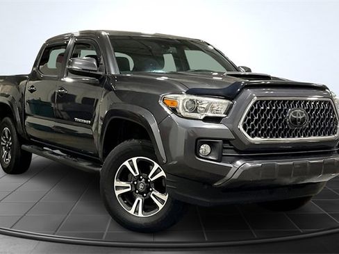 Used 2018 Toyota Tacoma TRD Sport image 12