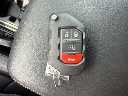 Used 2024 Jeep Wrangler Unlimited Sahara w/ Safety Group AWD/4WD image 28