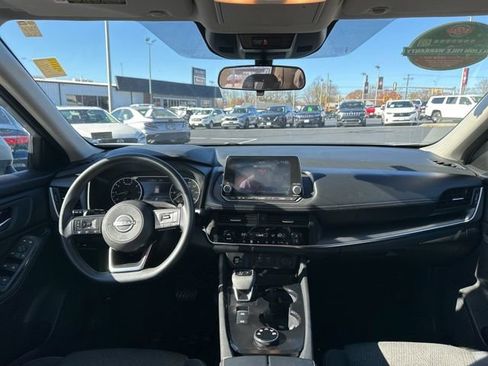 Used 2024 Nissan Rogue SV image 23