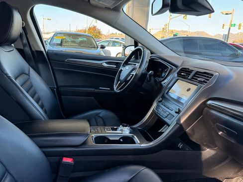 Used 2020 Ford Fusion SEL image 32