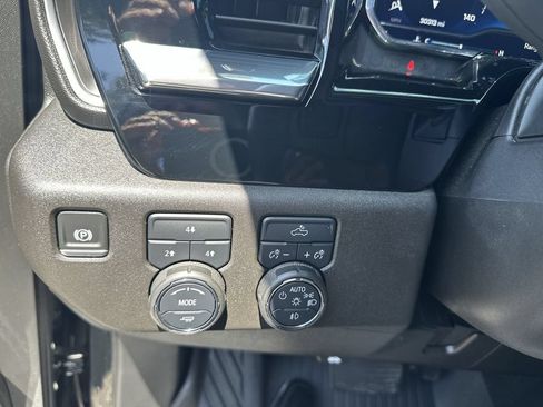 Used 2025 Chevrolet Silverado 2500 LT w/ Convenience Package AWD/4WD image 30