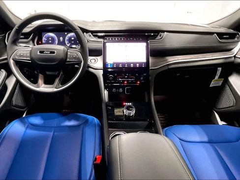 New 2025 Jeep Grand Cherokee Limited w/ Black Appearance Package image 9