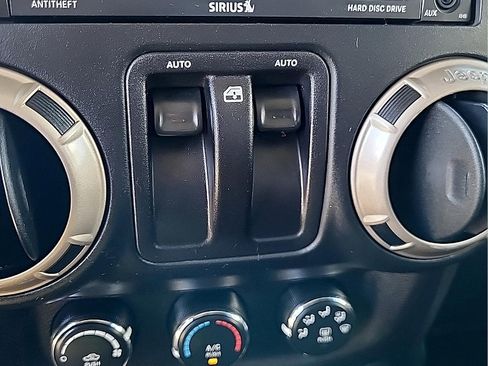 Used 2016 Jeep Wrangler Sahara AWD/4WD image 21