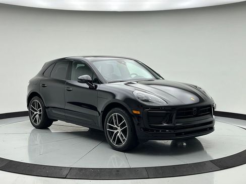 Used 2025 Porsche Macan image 9