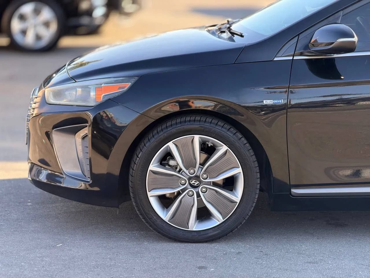 Used 2018 Hyundai Ioniq Limited FWD image 18