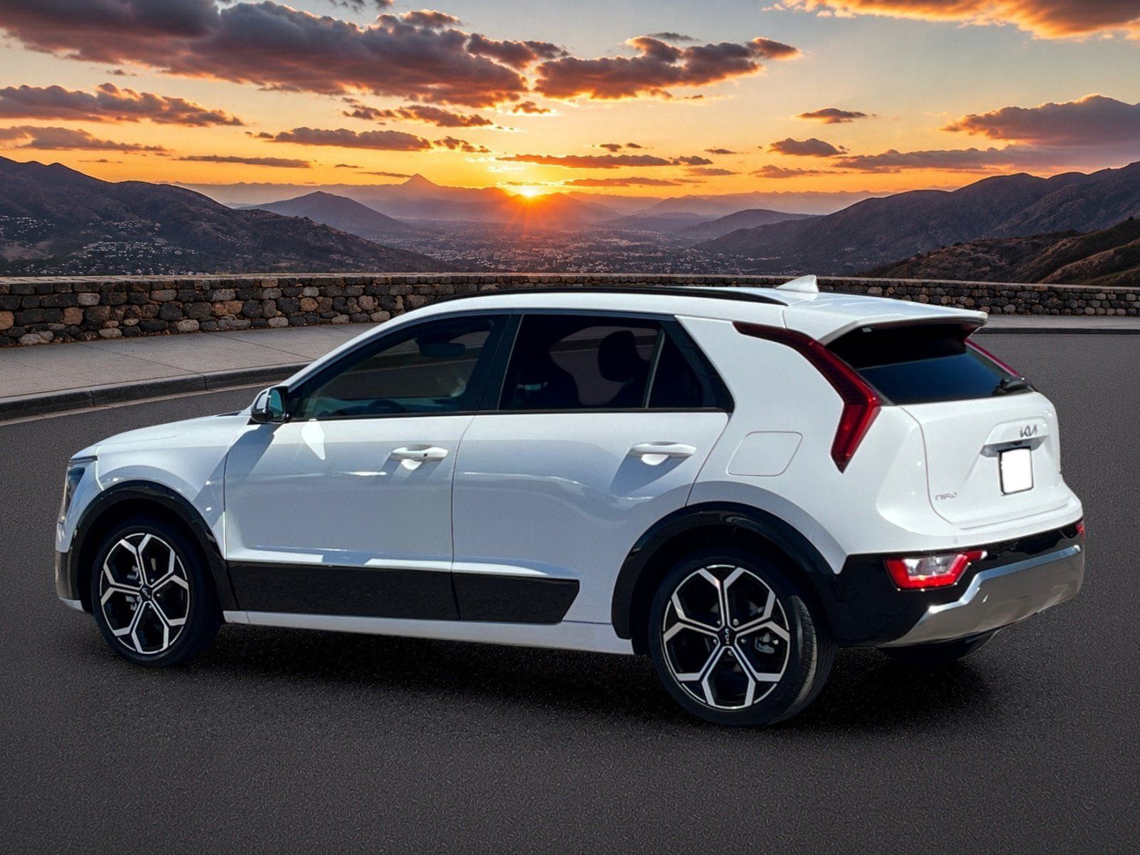 Used 2024 Kia Niro EX Touring FWD image 4