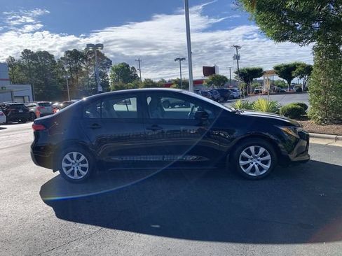 Used 2025 Toyota Corolla LE FWD image 9