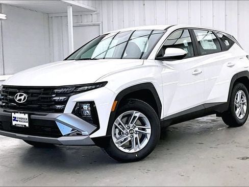 Used 2025 Hyundai Tucson SE AWD/4WD image 2